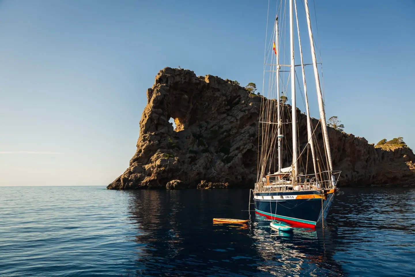 sailboat side deck 